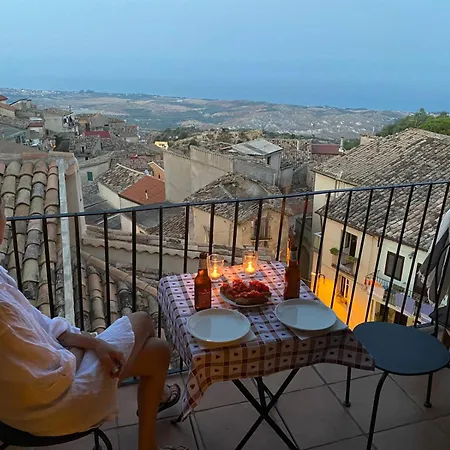 Perla Del Borgo *
